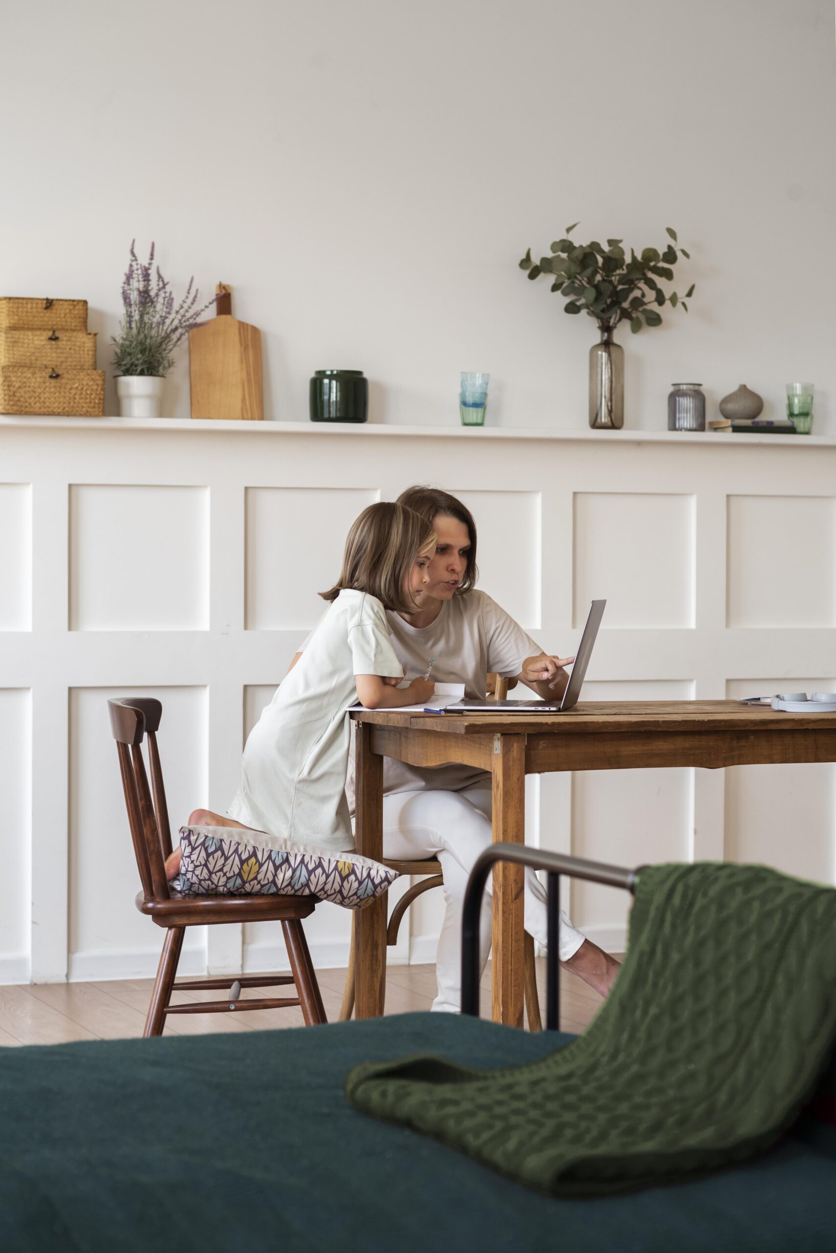 Full shot kid studying home